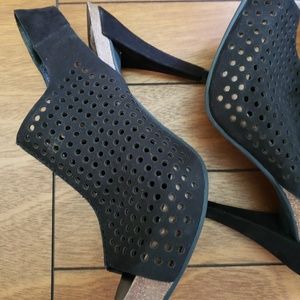 NEW Vince Camuto Patricia leather peek-a-boo heels